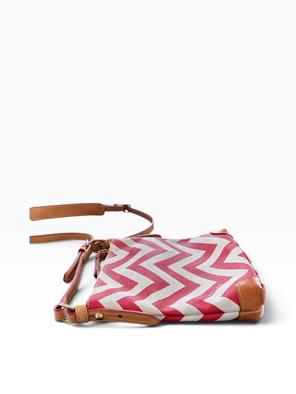 Dooney & Bourke Red Chevron Crossbody Letter Carrier Bag Pouchette J7652644 - Picture 6 of 15